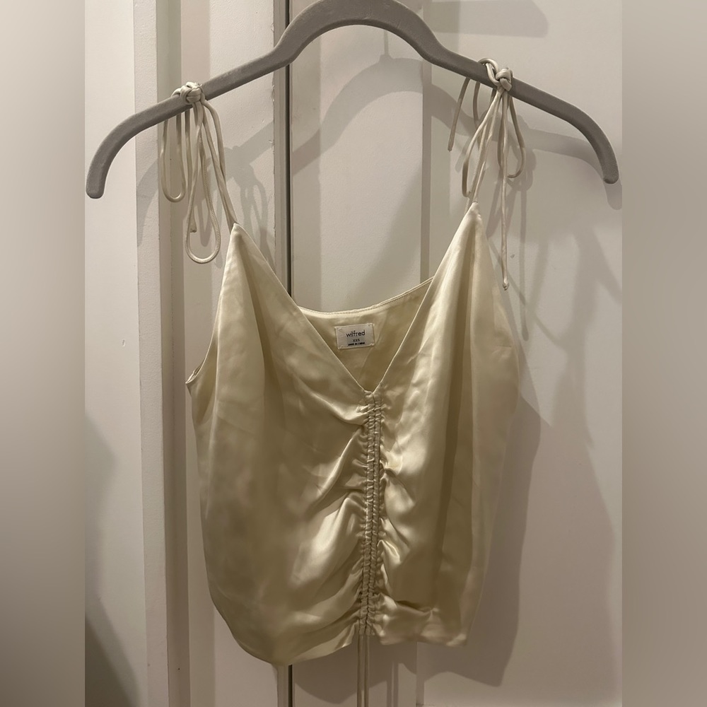 Aritzia Wilfred Scrunch Top